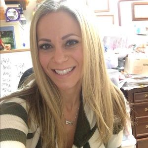 Meet your Posher, Maura